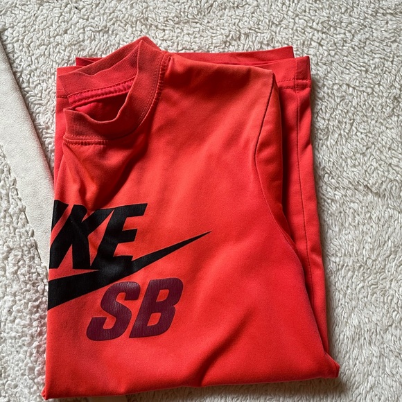 boys orange nike tshirt - Picture 2 of 5